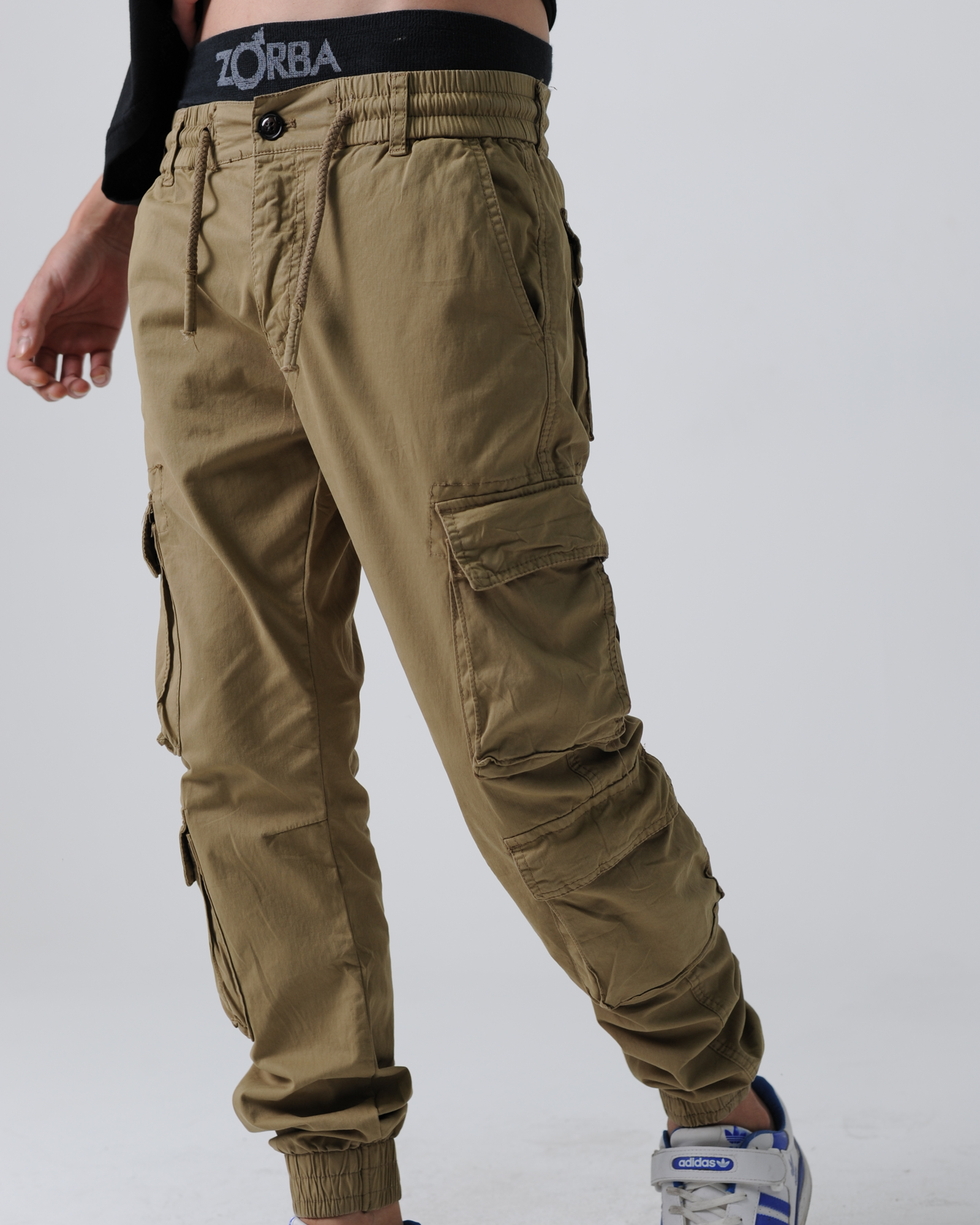 Jogger cargo gabardina